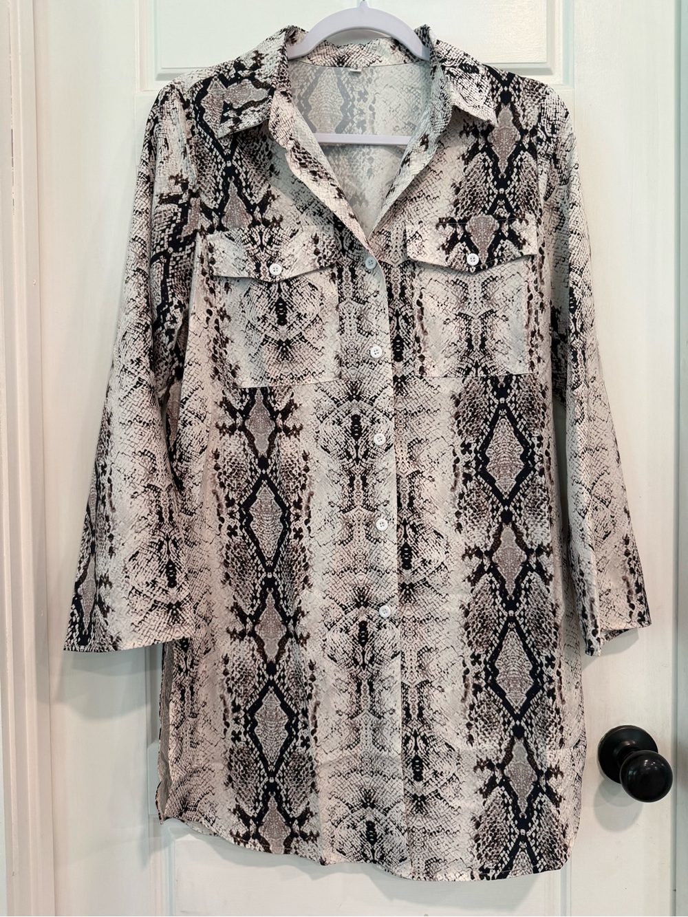 Snake Print Button Front Tunic Blouse Women’s Small Long Sleeve Animal Print Top